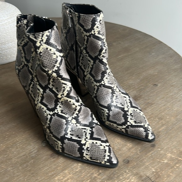 Circus by Sam Edelman Snake Print Pointy Toe Block Heel Ankle Booties Women’s 10 - Picture 4 of 16
